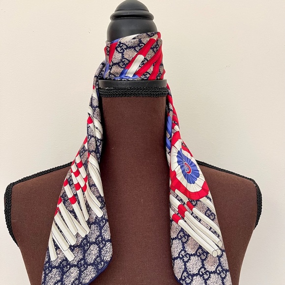 New Gucci Scarf Logo GG Print Club WEB Blue Silk Wrap with Gucci Gift Box - Picture 9 of 13